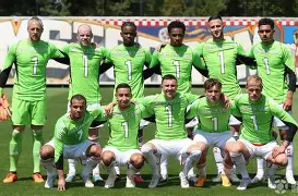 贝博app下载 -清晨阿贾克斯防线松动：欧冠节点到来，底气十足，更衣室氛围转暖的简单介绍