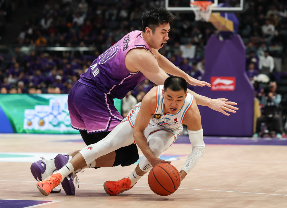 贝博入口 -包含转会期CBA季后赛传出新动向，多伦多猛龙完成体检，管理层表态：话题不断，资深球员宣示担当的词条